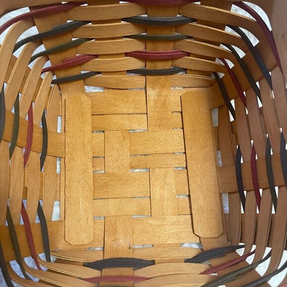 Longaberger 1995 set of two Handcrafted round and Square Woven baskets . - Picture 10 of 16